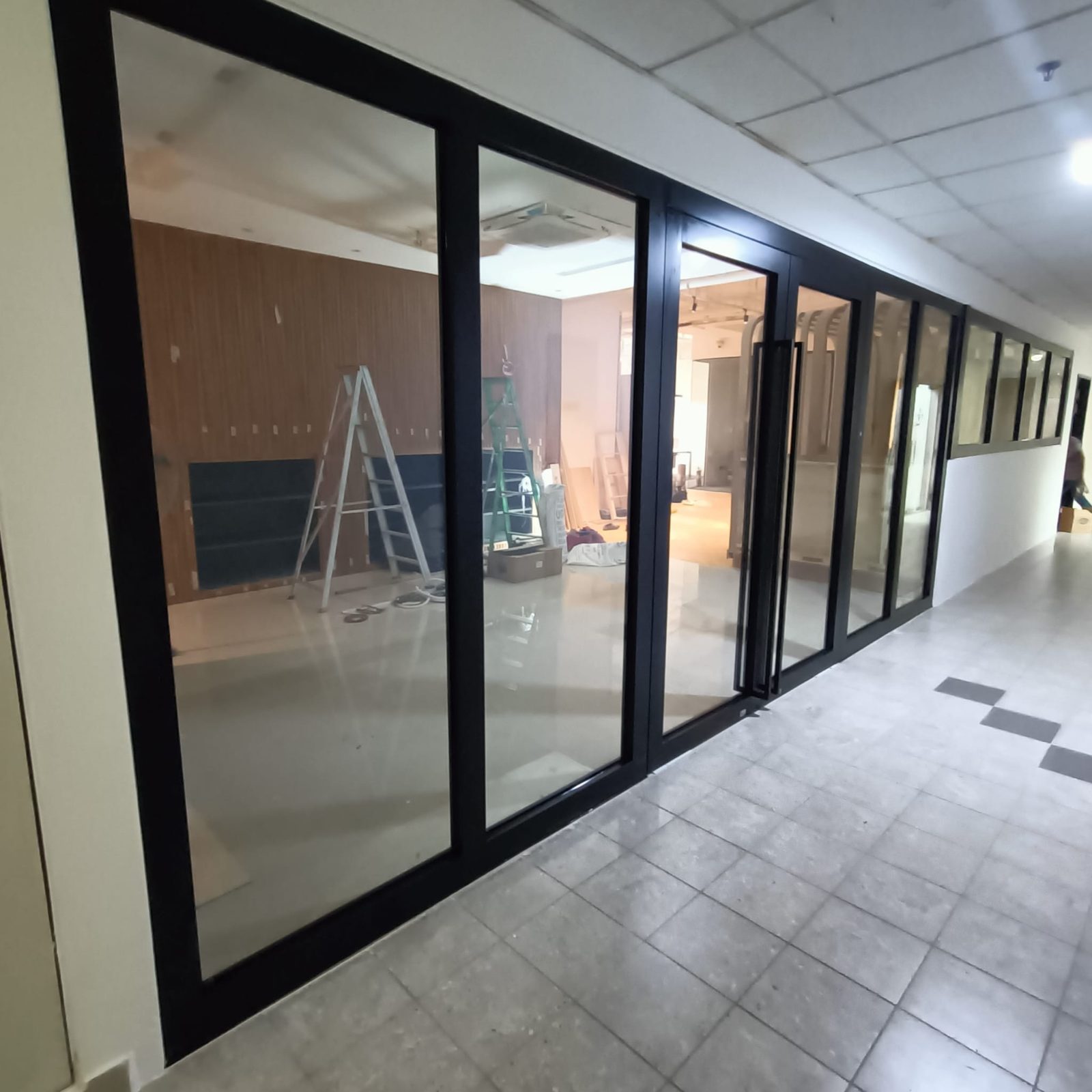Fire rated framed fixed glass partition