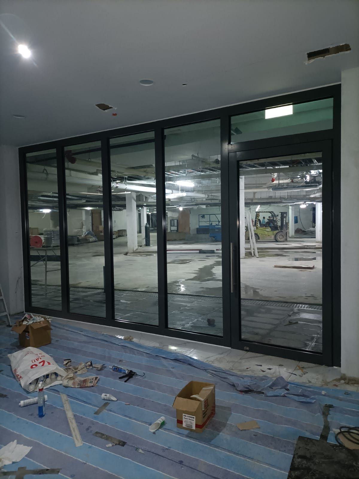 Fire rated framed fixed glass partition