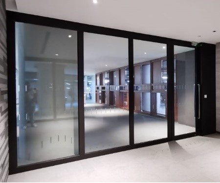 Fixed glass partition types