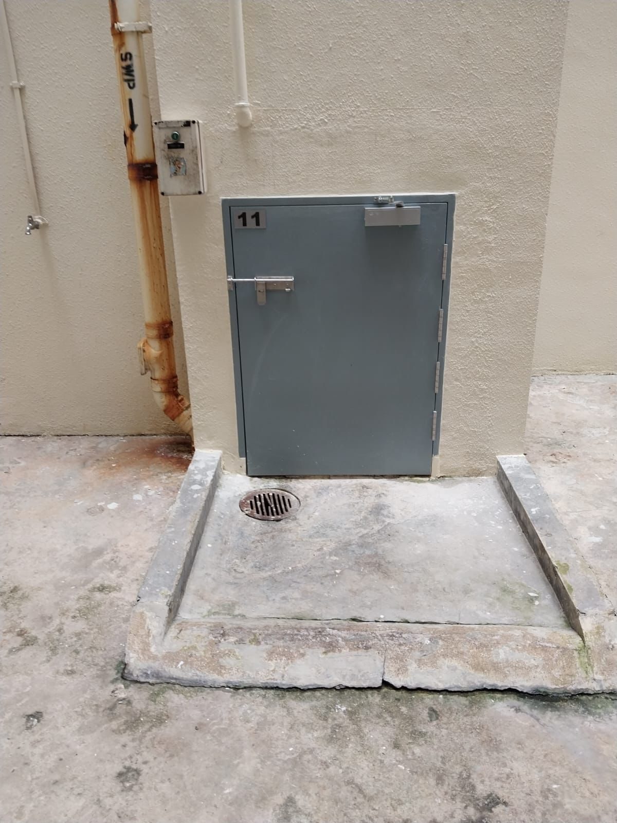 Bin chute door installation