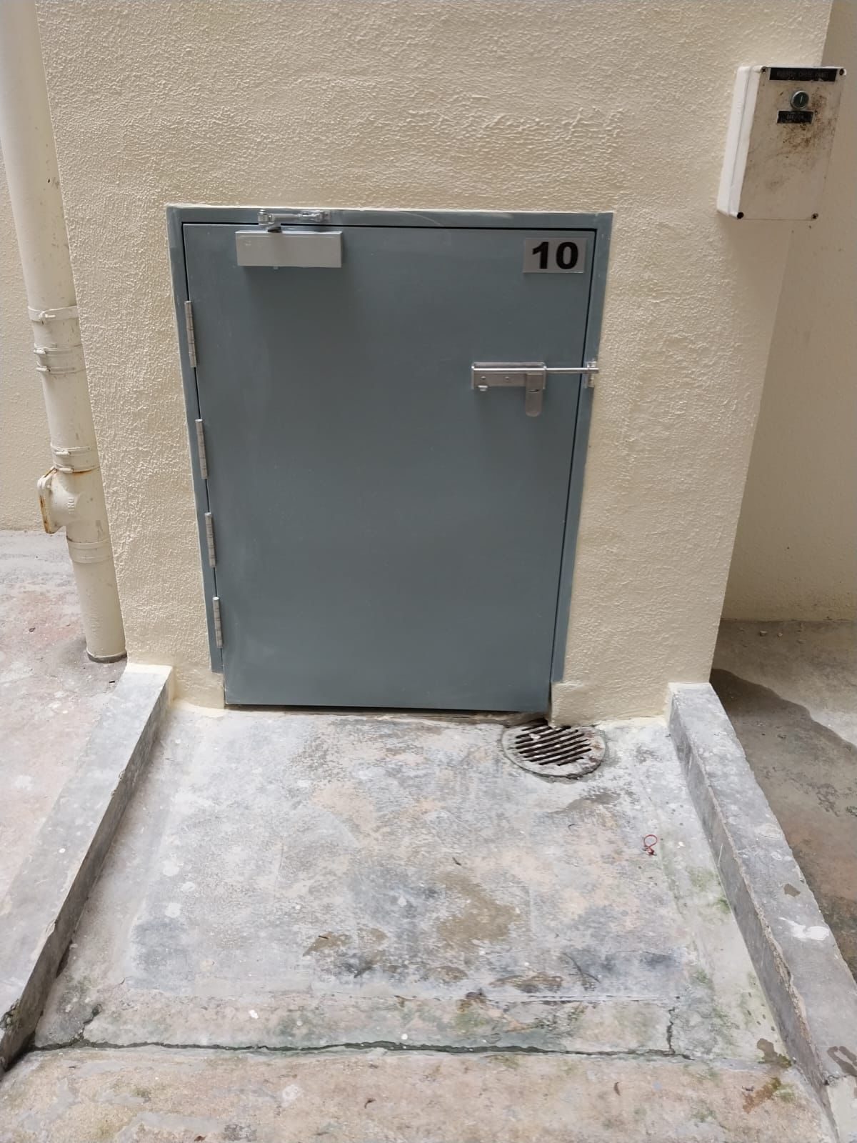 Bin chute door installation